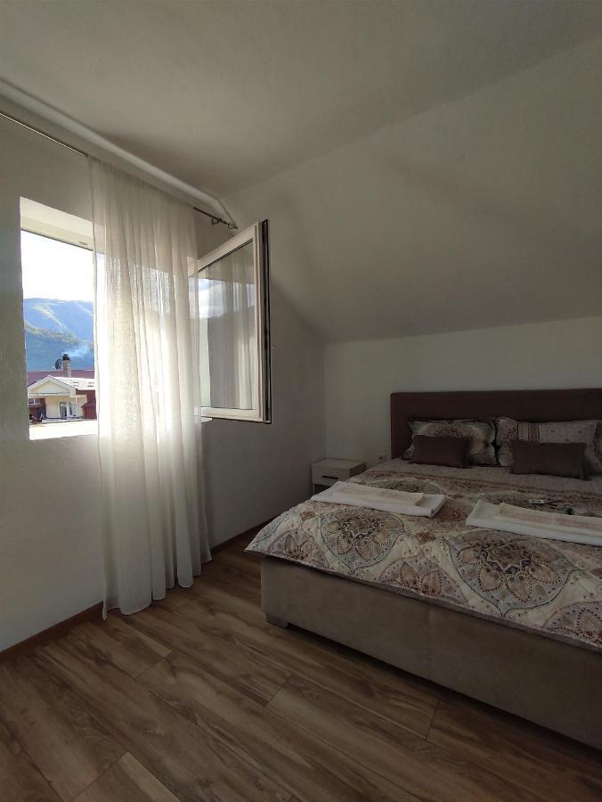 Apartment La Casa Pluzine Bagian luar foto