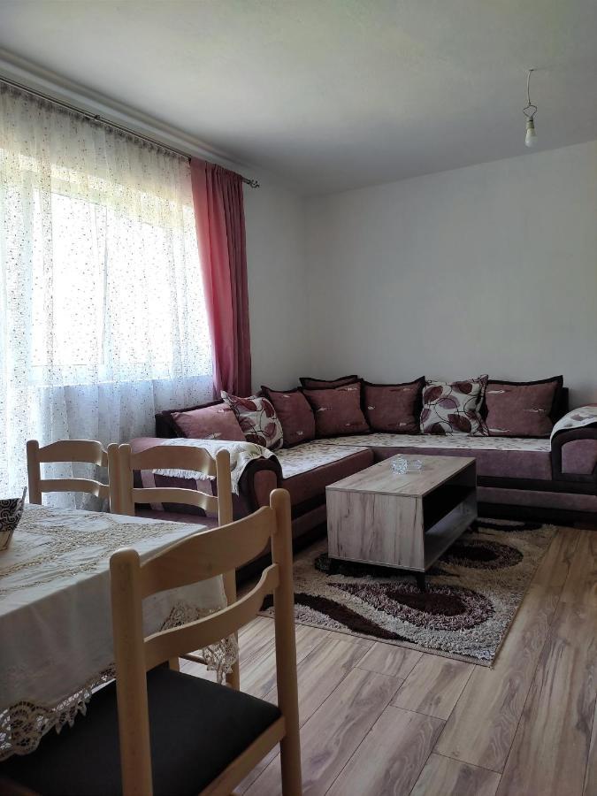 Apartment La Casa Pluzine Bagian luar foto