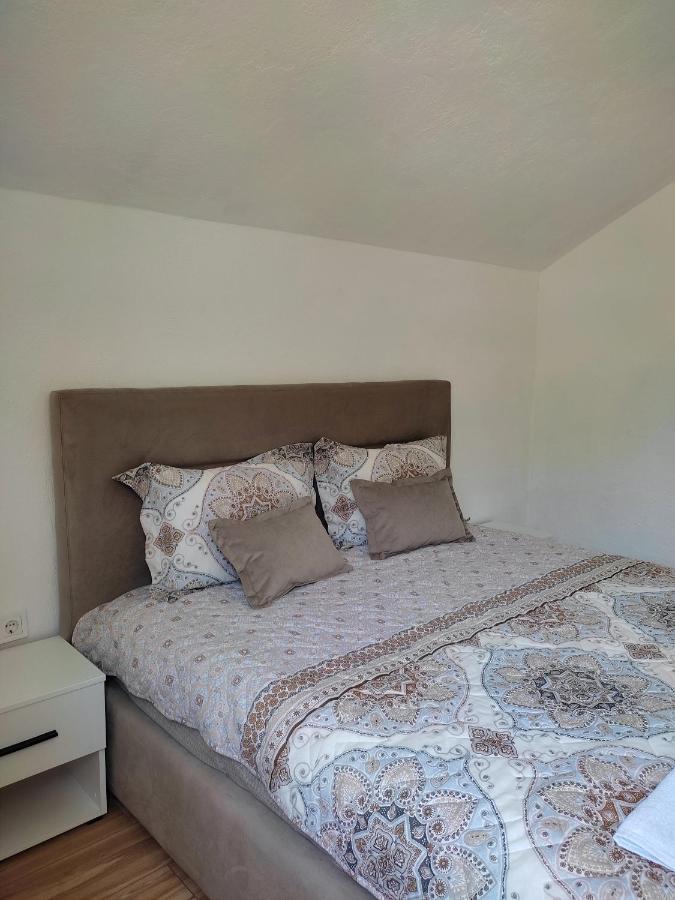 Apartment La Casa Pluzine Bagian luar foto