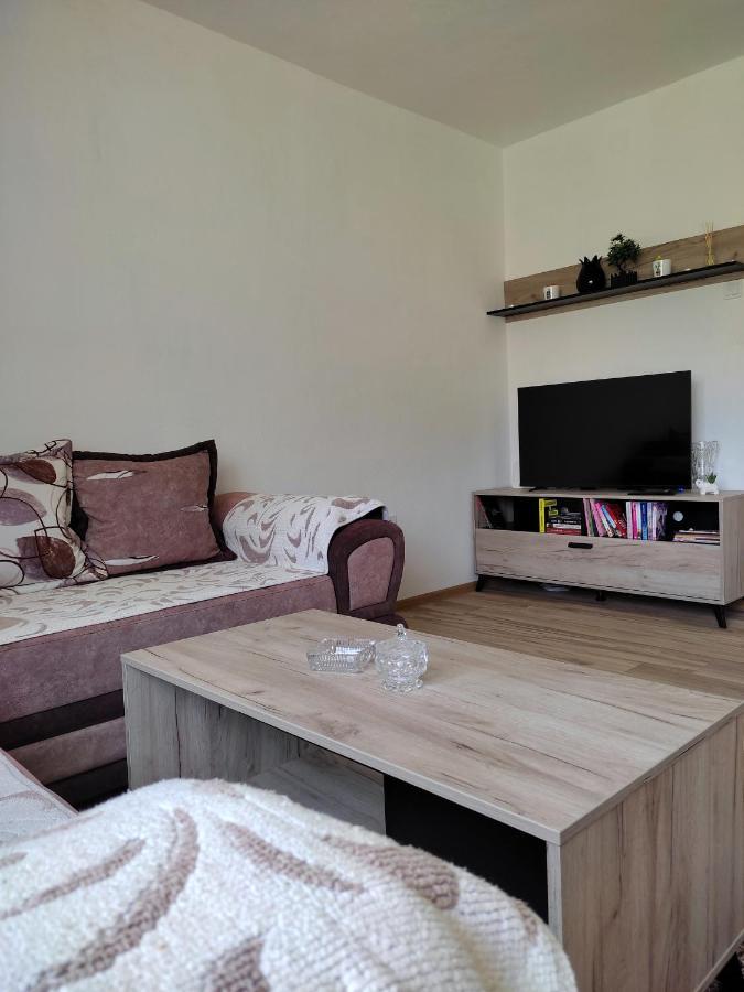 Apartment La Casa Pluzine Bagian luar foto