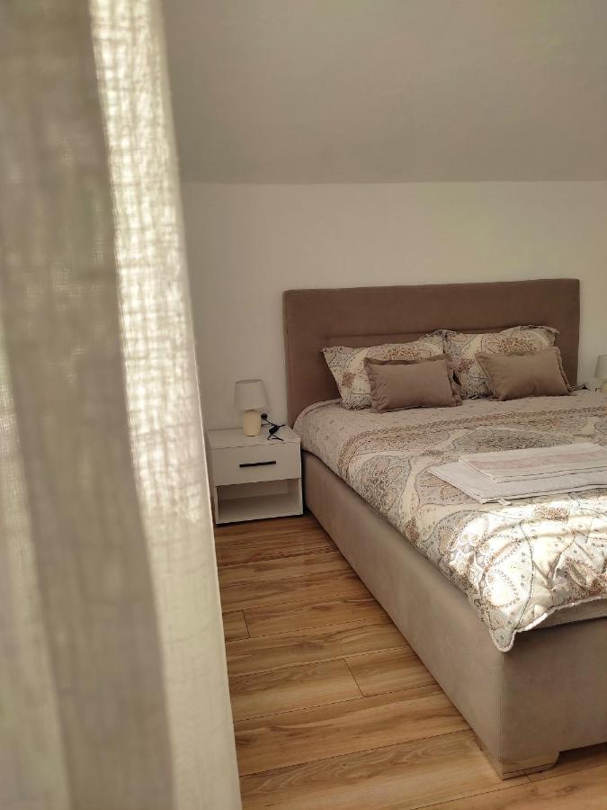 Apartment La Casa Pluzine Bagian luar foto