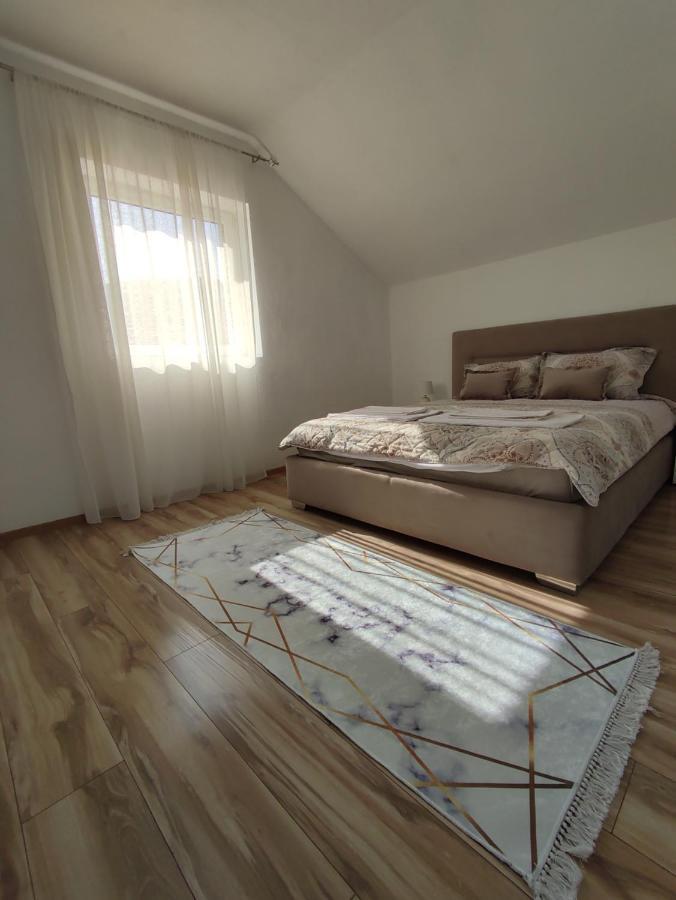Apartment La Casa Pluzine Bagian luar foto