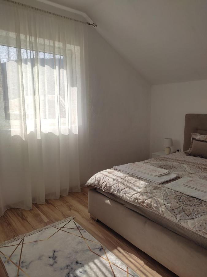 Apartment La Casa Pluzine Bagian luar foto