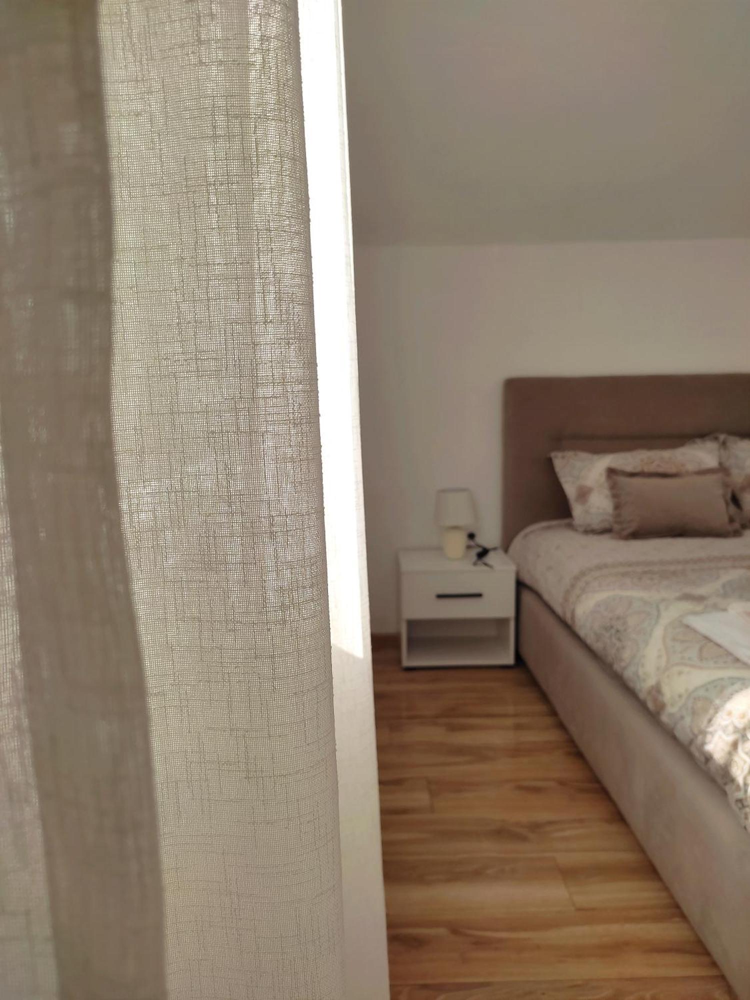 Apartment La Casa Pluzine Bagian luar foto