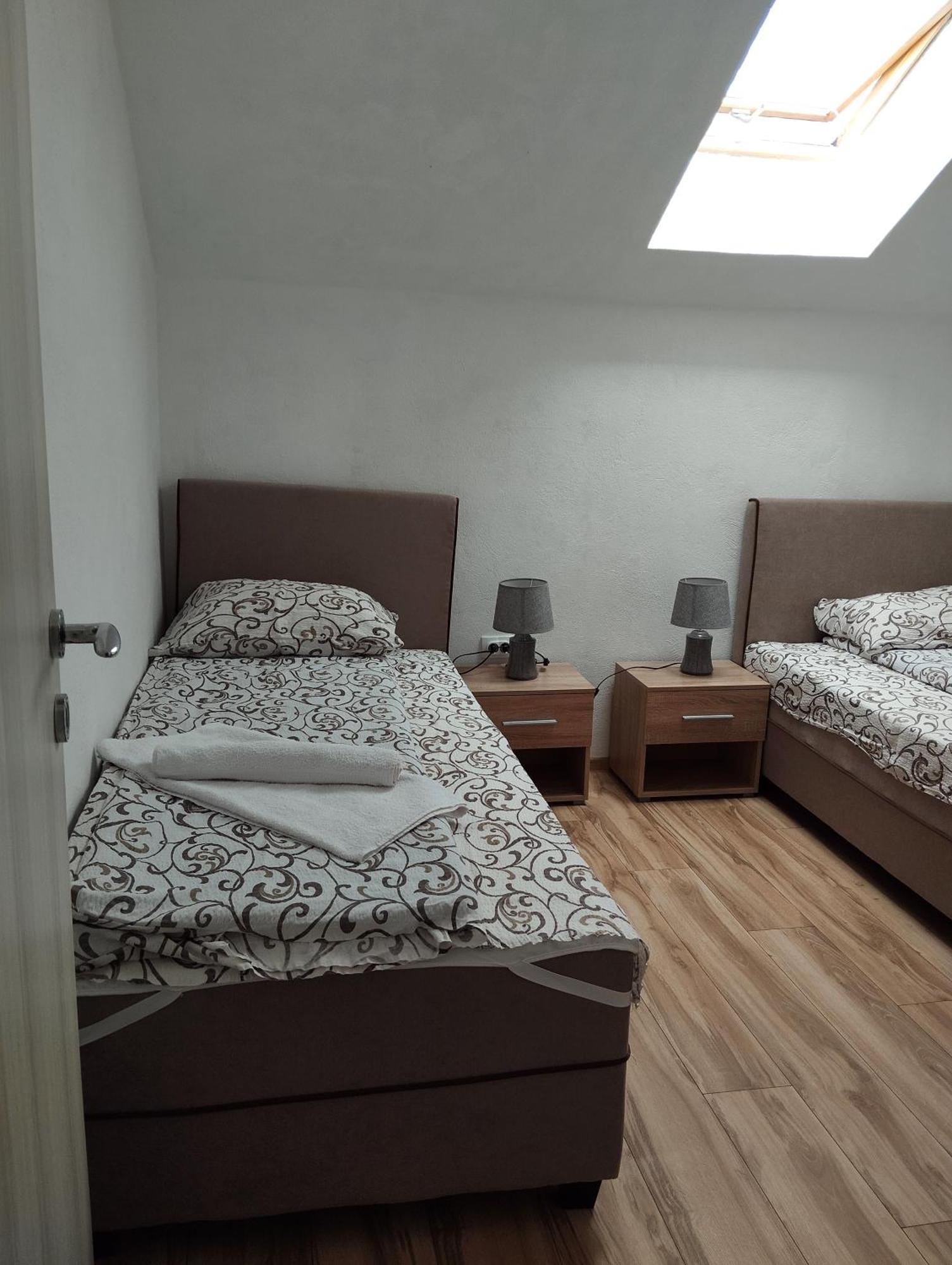 Apartment La Casa Pluzine Bagian luar foto