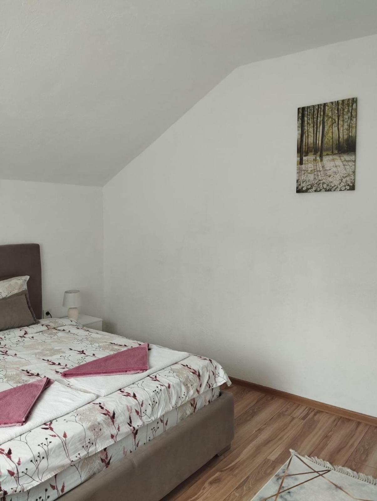 Apartment La Casa Pluzine Bagian luar foto
