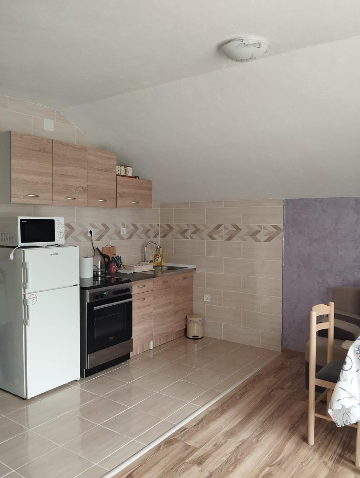 Apartment La Casa Pluzine Bagian luar foto