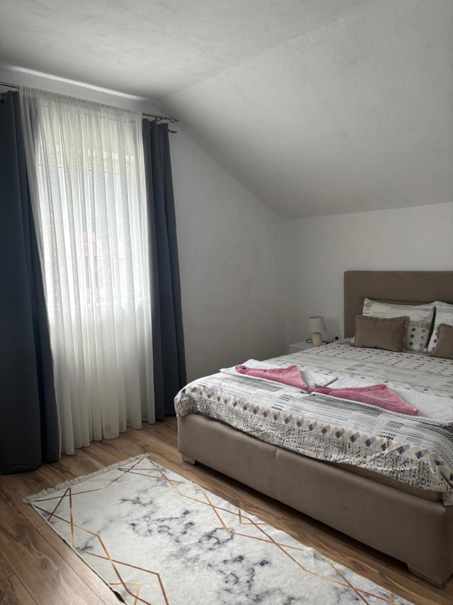 Apartment La Casa Pluzine Bagian luar foto