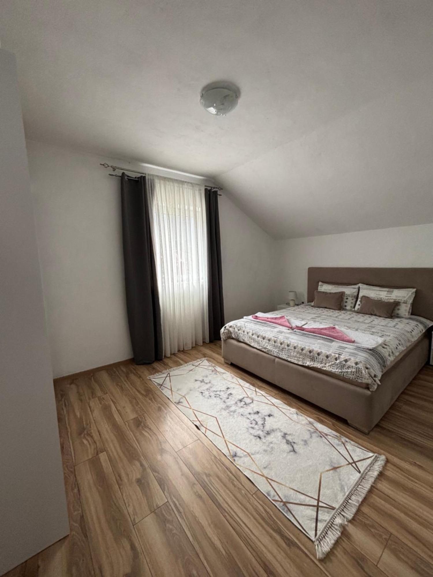 Apartment La Casa Pluzine Bagian luar foto